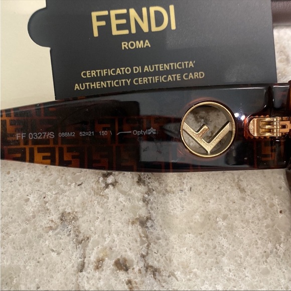 Fendi sunglasses - Picture 3 of 5